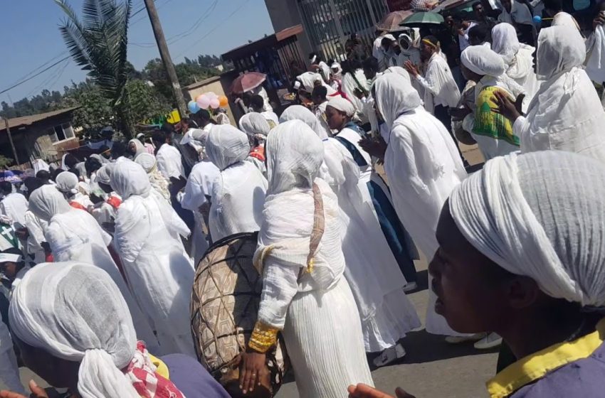  Ethiopians mark crucial calendar celebration in color, style, prayers.